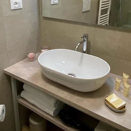 Penzion Five Flowers Terst