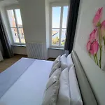 Five Flowers Terst