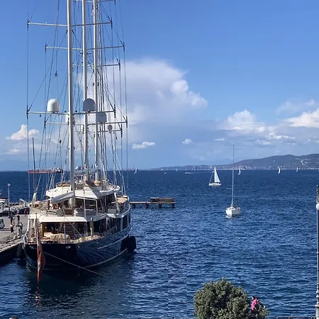 Five Flowers Τεργέστη