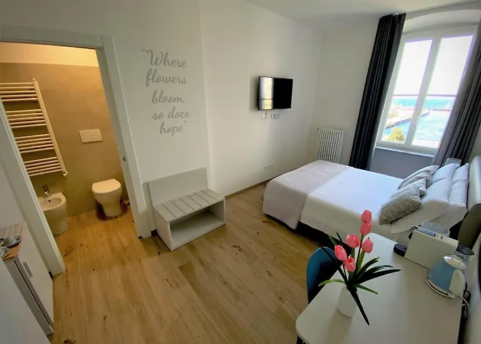 Five Flowers Triëst