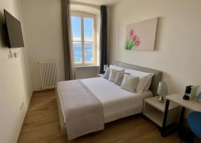 Five Flowers Τεργέστη