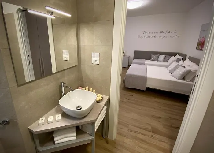 Πανσιόν Five Flowers 4*