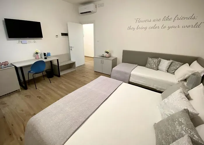 Five Flowers Πανσιόν 4*