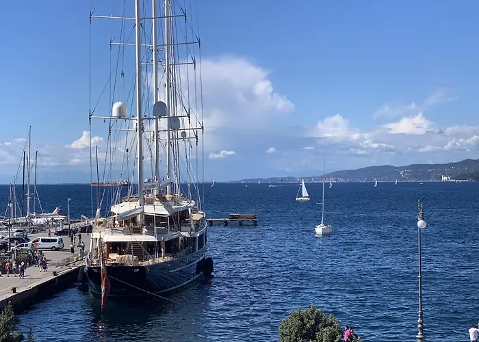 Five Flowers Τεργέστη