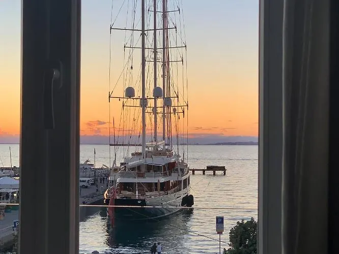 Five Flowers Πανσιόν 4*