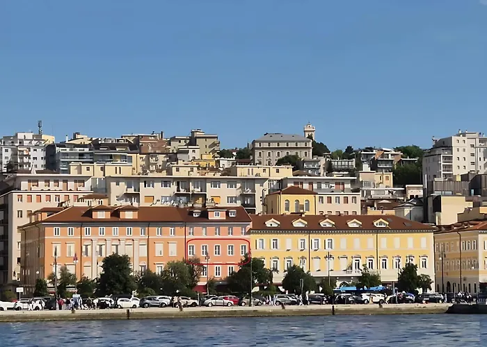 Five Flowers Gasthuis Triëst